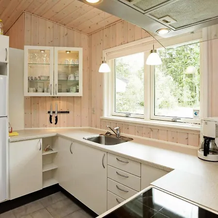 Three-bedroom Holiday In Saeby 12 *